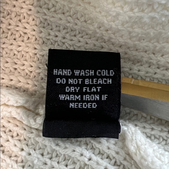 Moon & Madison Womens Pullover Sweater
Chunky Knit Tie Cage Back Beige Size M - Picture 5 of 8